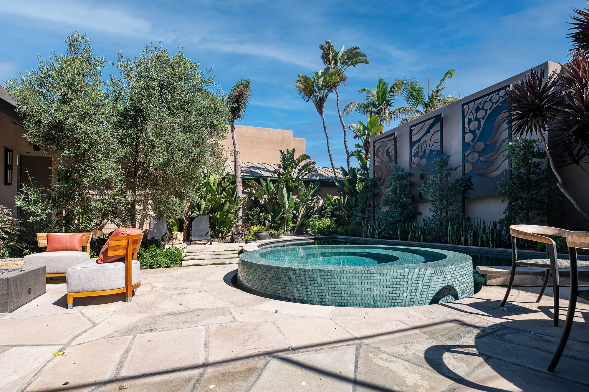 Contemporary Landscape — Contemporary Courtyard in La Jolla, CA — near La Jolla Cove and Pacific Beach